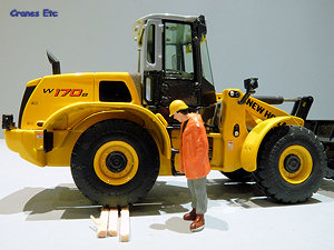 NZG 819 1:50 scale New Holland W170B wheel loader NEW BOXED 