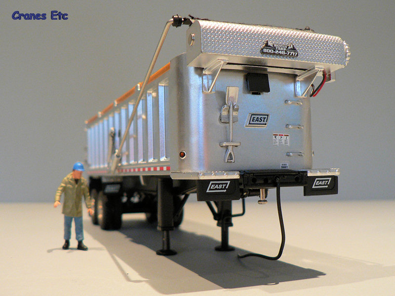 SWORD East Genesis Dump 1:50スケール Sword Peterbilt 357 with East Genesis Dump Body in Red